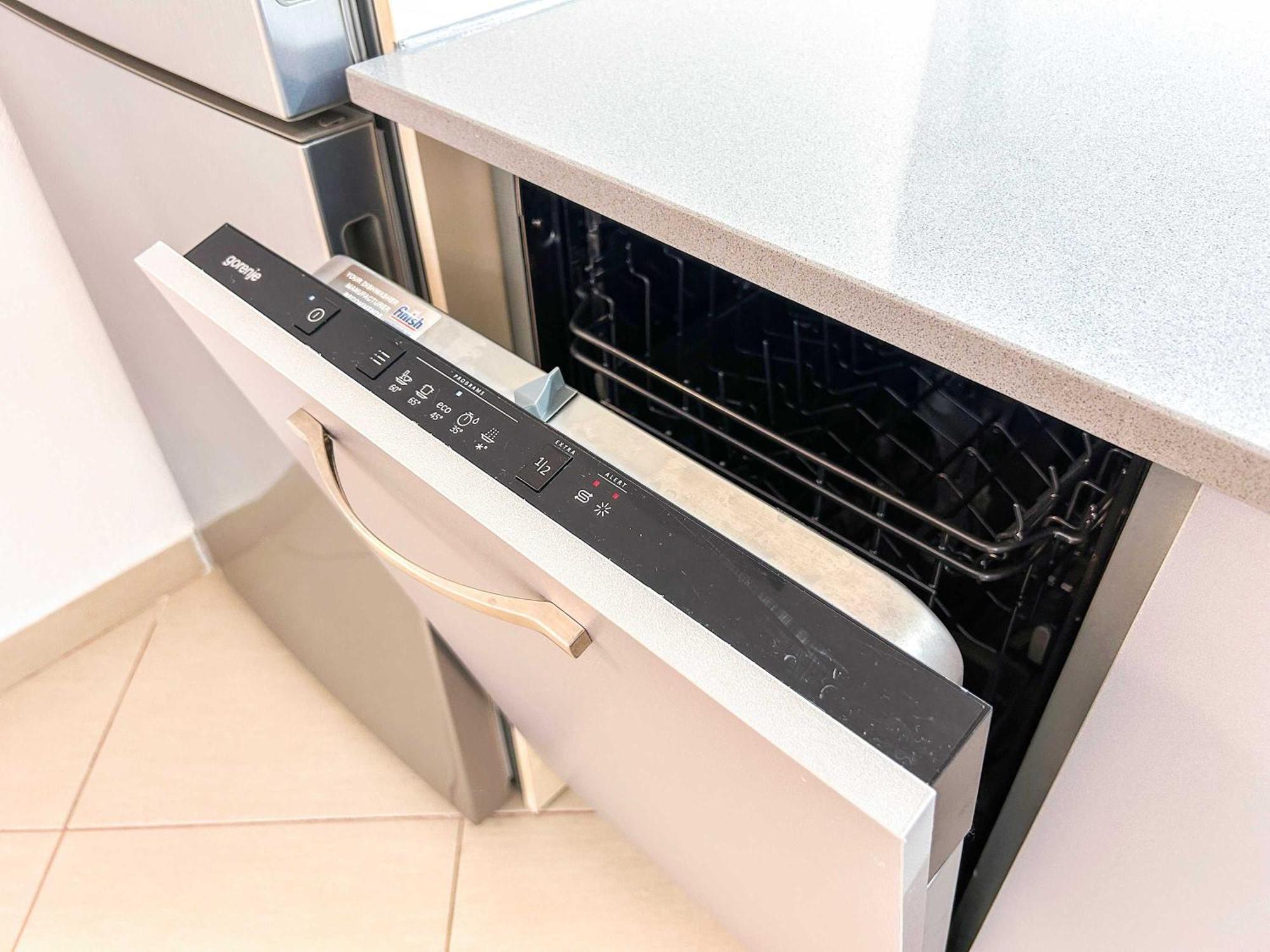 Korabi Luk 695