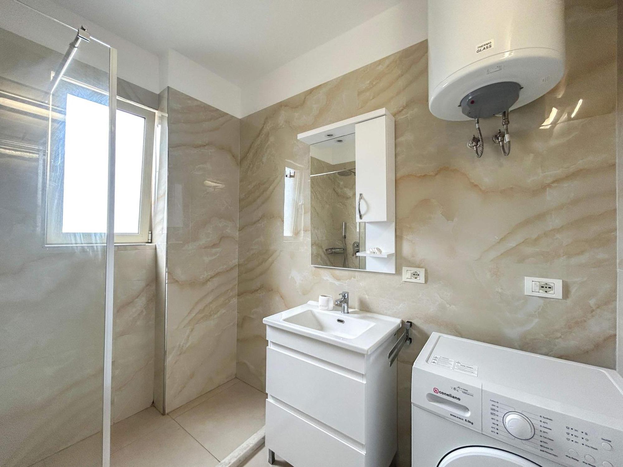 Korabi Luk 695 * Durrës