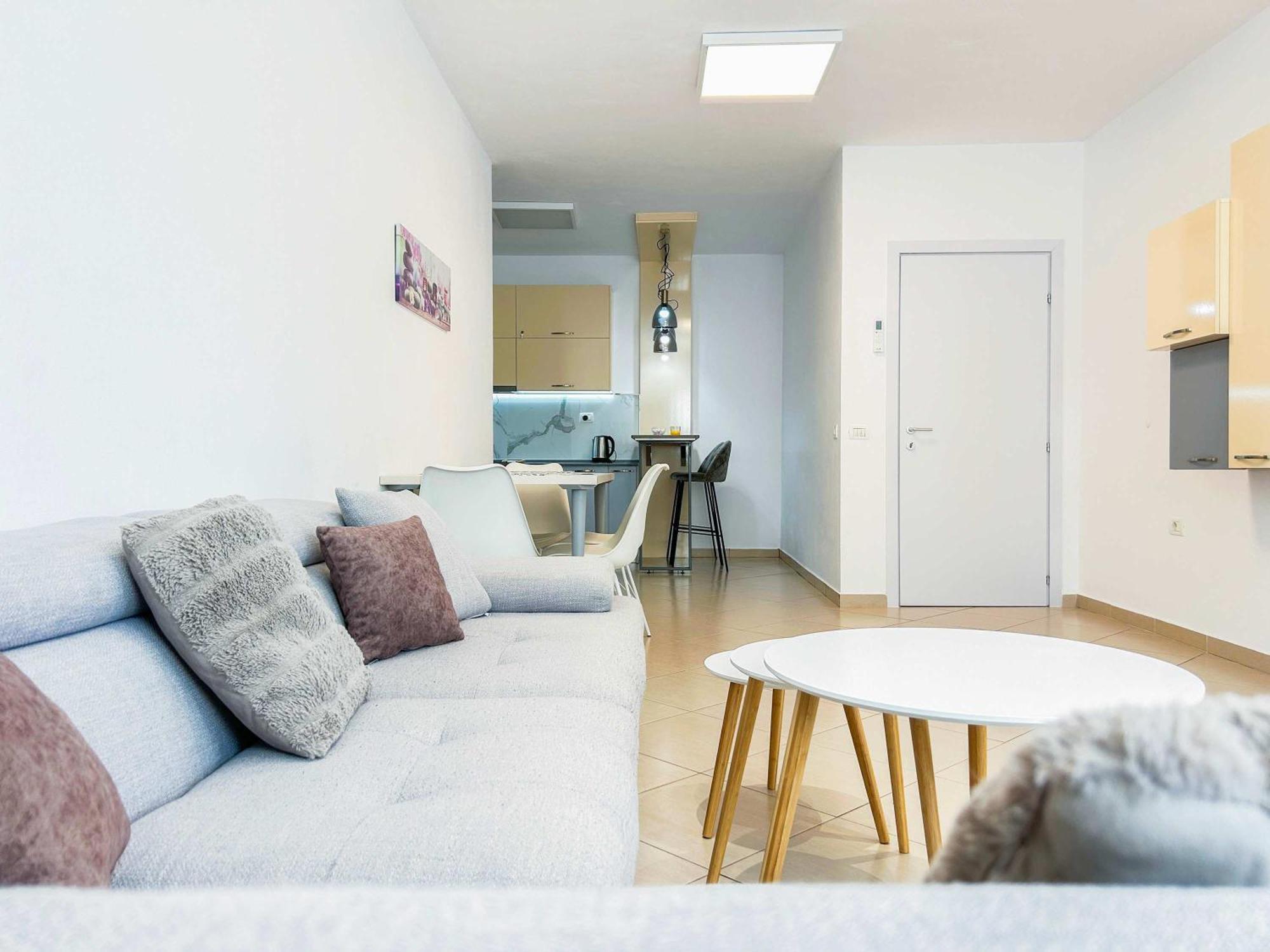Apartment Korabi Luk 695
