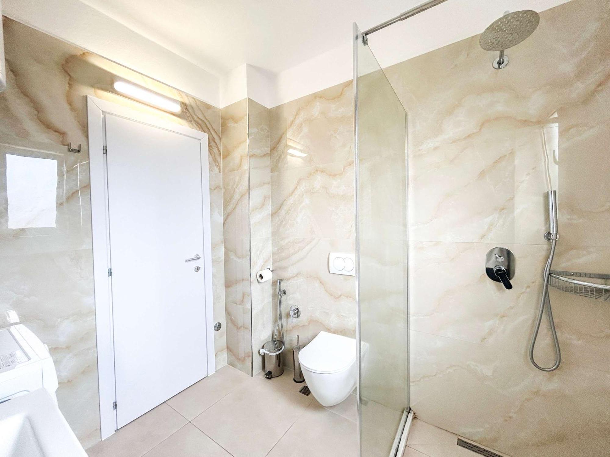 Apartment Korabi Luk 695 *