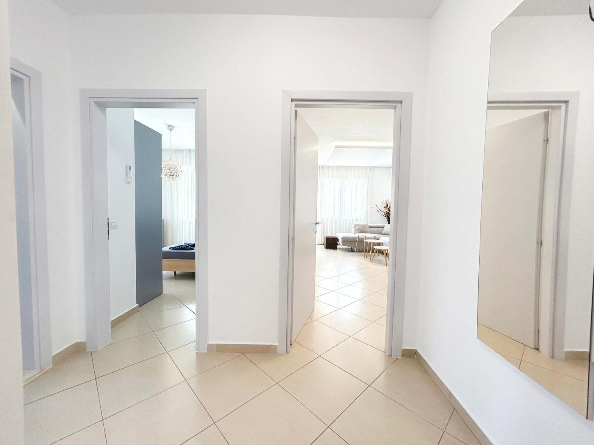 Apartment Korabi Luk 695 *